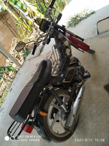VENDE-SE UMA MOTO CINQUENTINHA