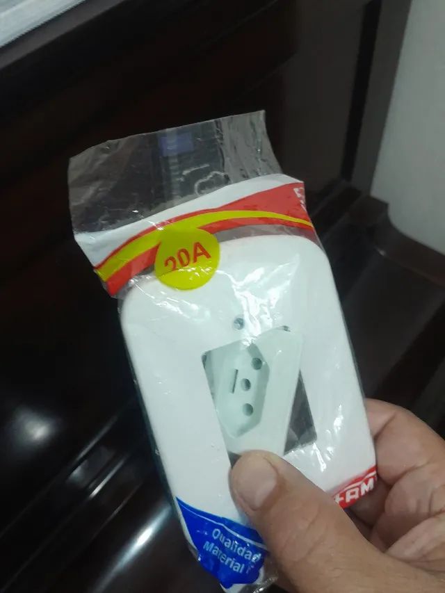 Tomada de embutir fêmea FAME nova