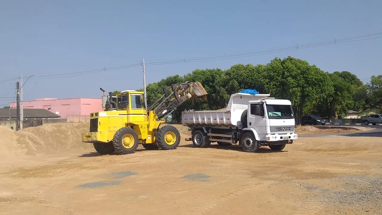 Vende-se areia para sua construção