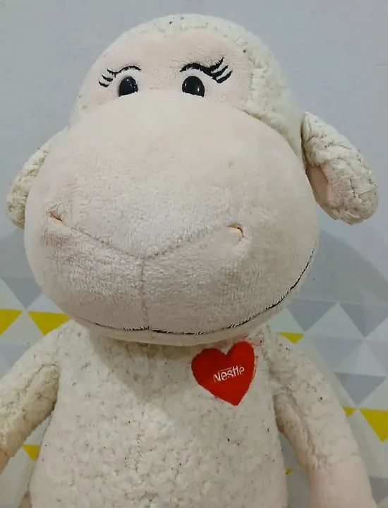 Ovelha de pelúcia Nestlé 38 cm - Foto 5