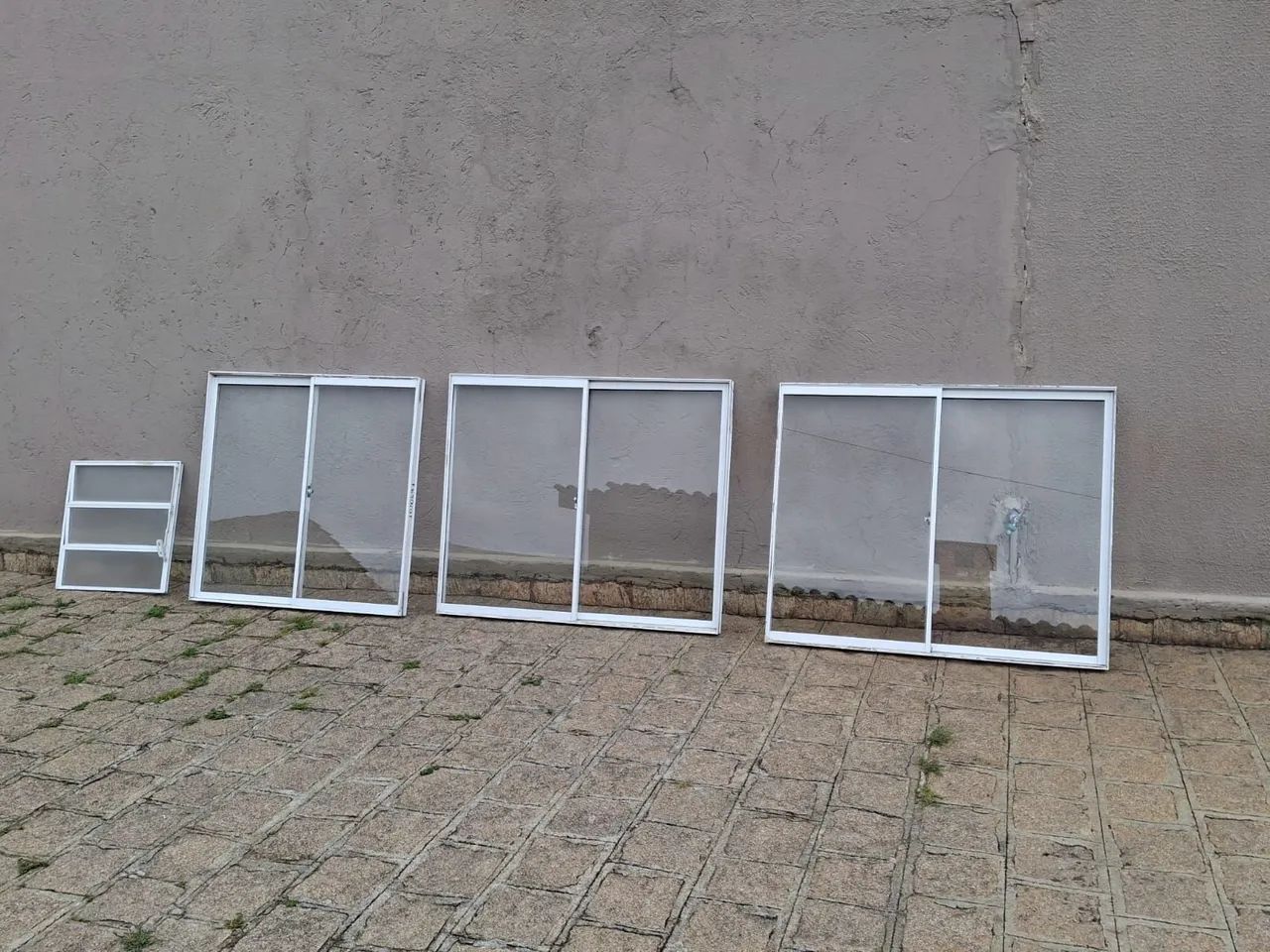 Janelas de alumínio, Pia c/ Vaso e Pia inox de cozinha