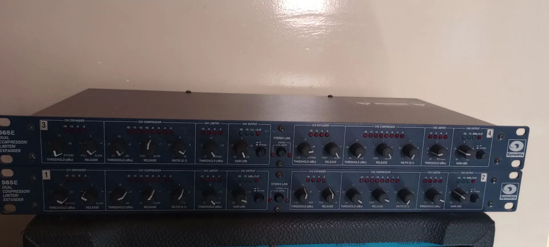 Som , aparelho Symetrix 565 E duas unidades  - Foto 5