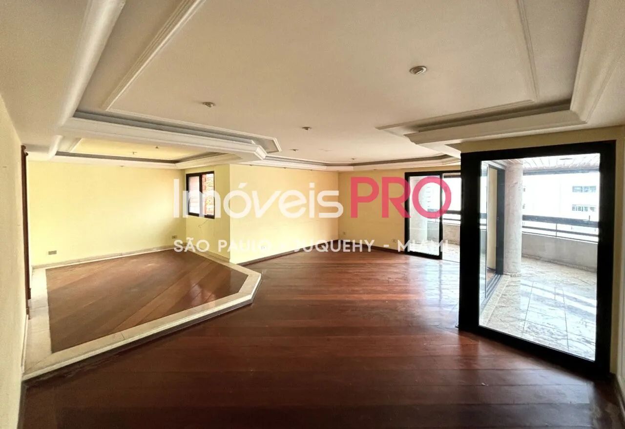 225m² em Moema Pássaros com 4 vagas.