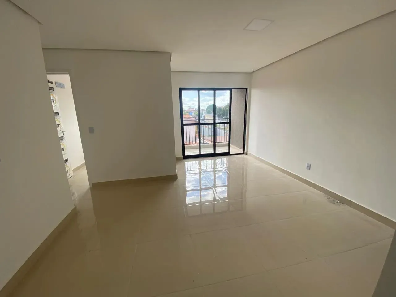 Imóvel para aluguel com 3 quartos no Condomínio East Side - Bairro Horto