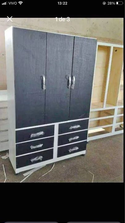 Guarda-roupa 3 Portas com 6 Gavetas em madeira de bloco - Foto 2