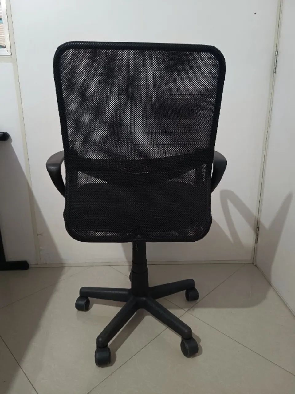 Cadeira de Escritório Usada, em bom estado - Foto 5