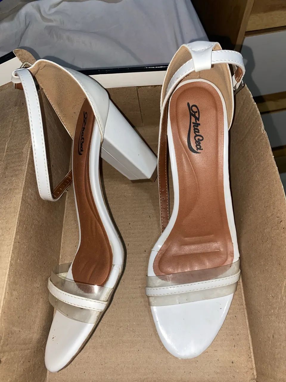 Salto branco tamanho 37 Novo