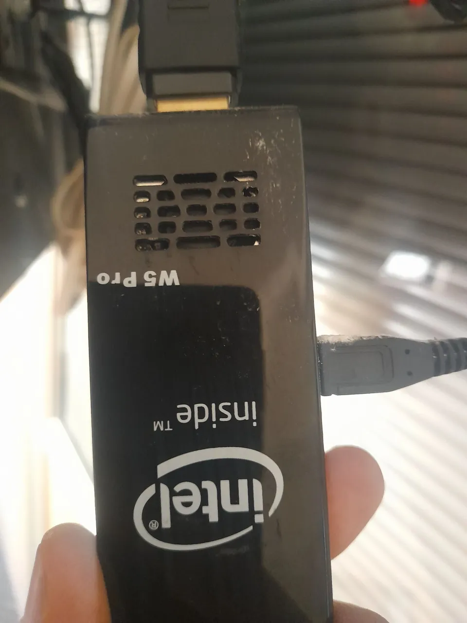 Mini PC Intel W5 Pro - Conectividade e Desempenho