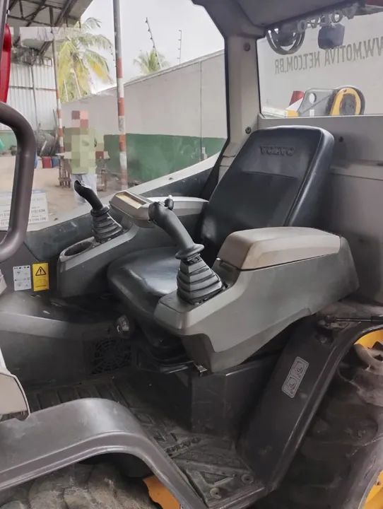 MINI CARREGADEIRA MODELO MC 70C ANO 2014 - Foto 3