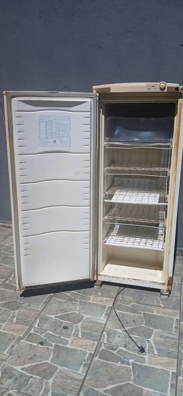 Freezer passo muito tempo desligado fui fuciona ele não ligou mas aceito propostas  - Foto 3