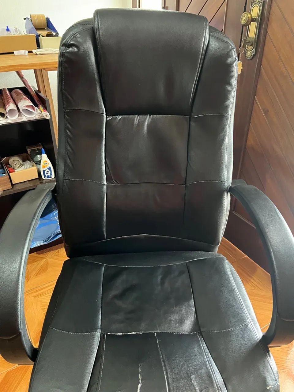 Cadeira de escritório de corino usada - Foto 3