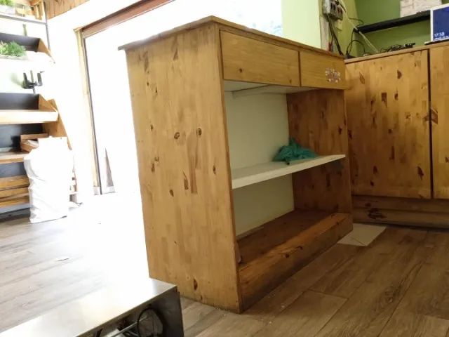 Balcão expositor c/ 2 gavetas e 1 prateleira em Madeira Marrom 102 cm x 120 cm x 50 cm - Foto 4