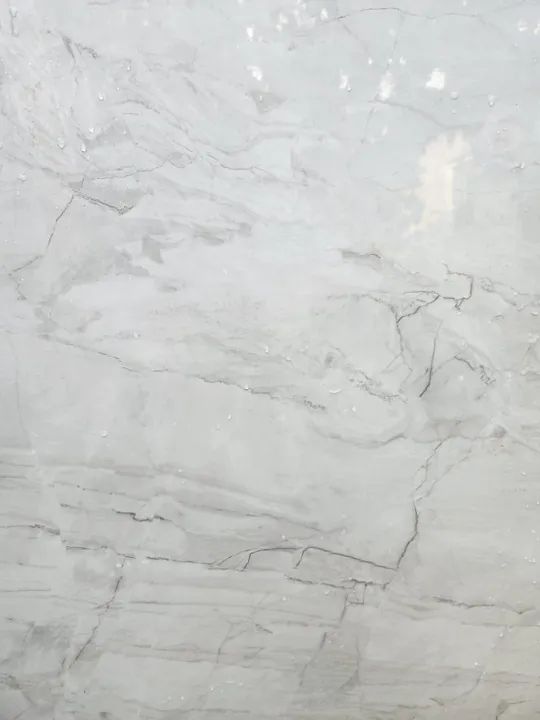 PORCELANATO - PADRÃO BEGE RACHADO CINZA - MARMORE CARRARA