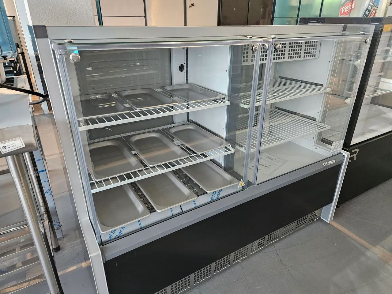 vitrine conjugada quente e fria para padarias