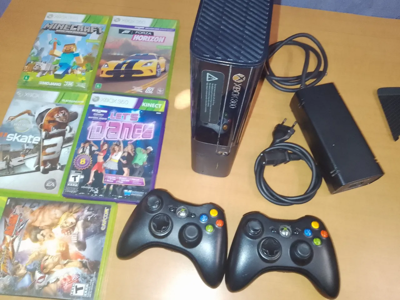 Xbox 360 com Jogos e Acessórios