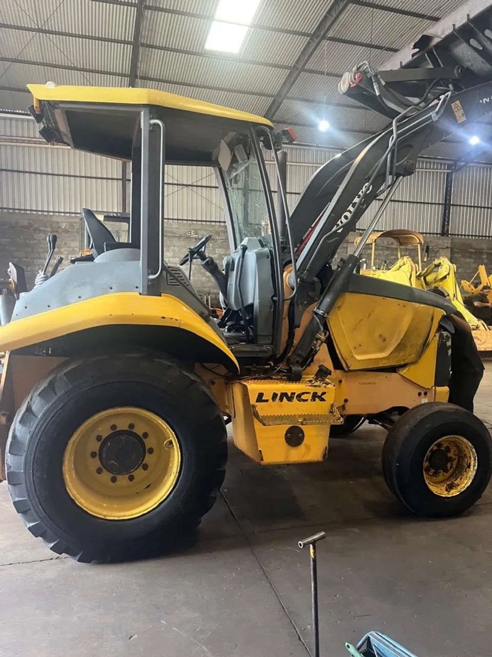 Retroescavadeira volvo BL 60 2011