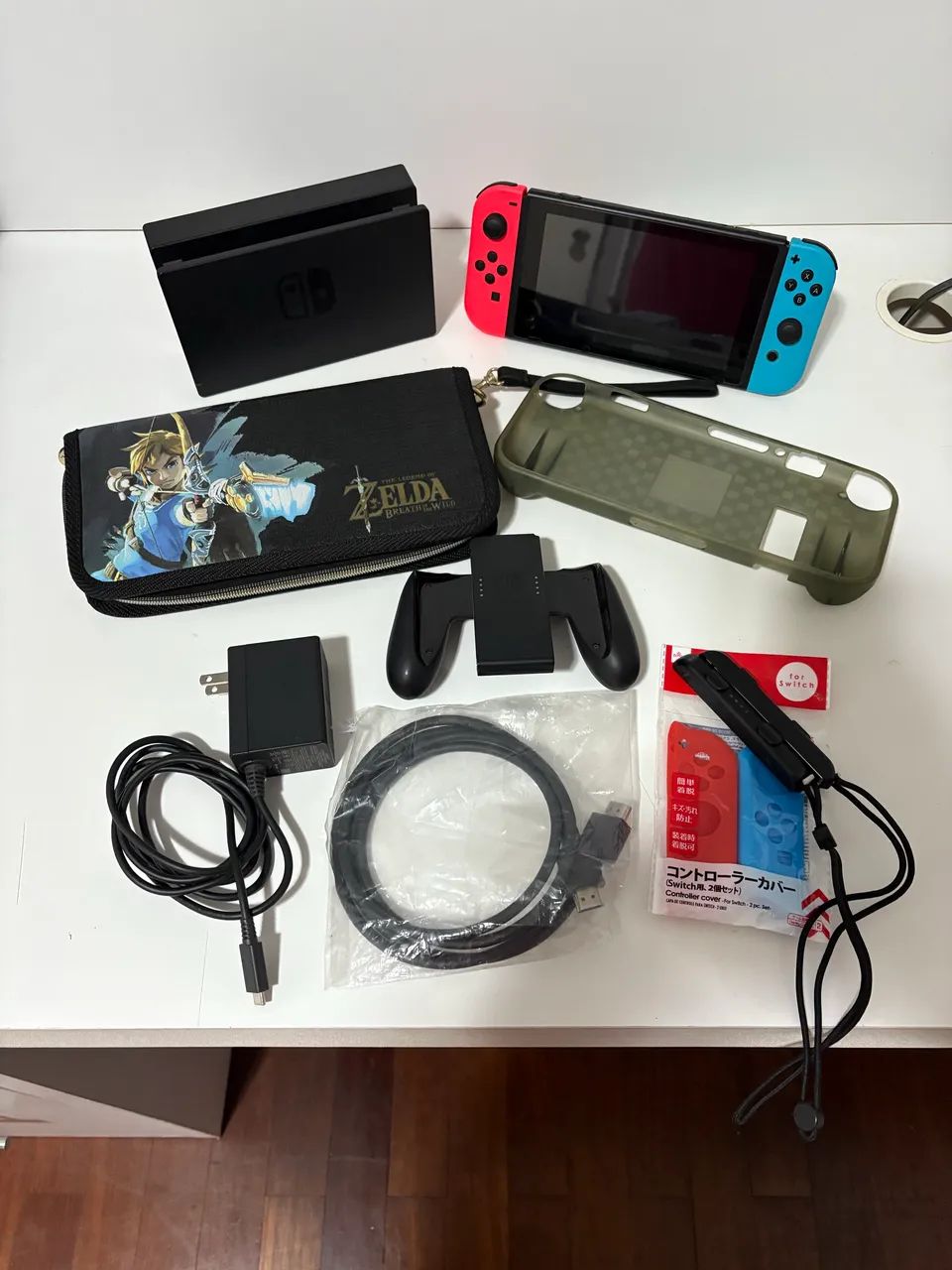 Nintendo Switch + capa + case de transporte 
