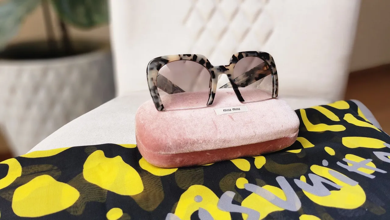 Óculos de Sol Miu Miu Tortoise
