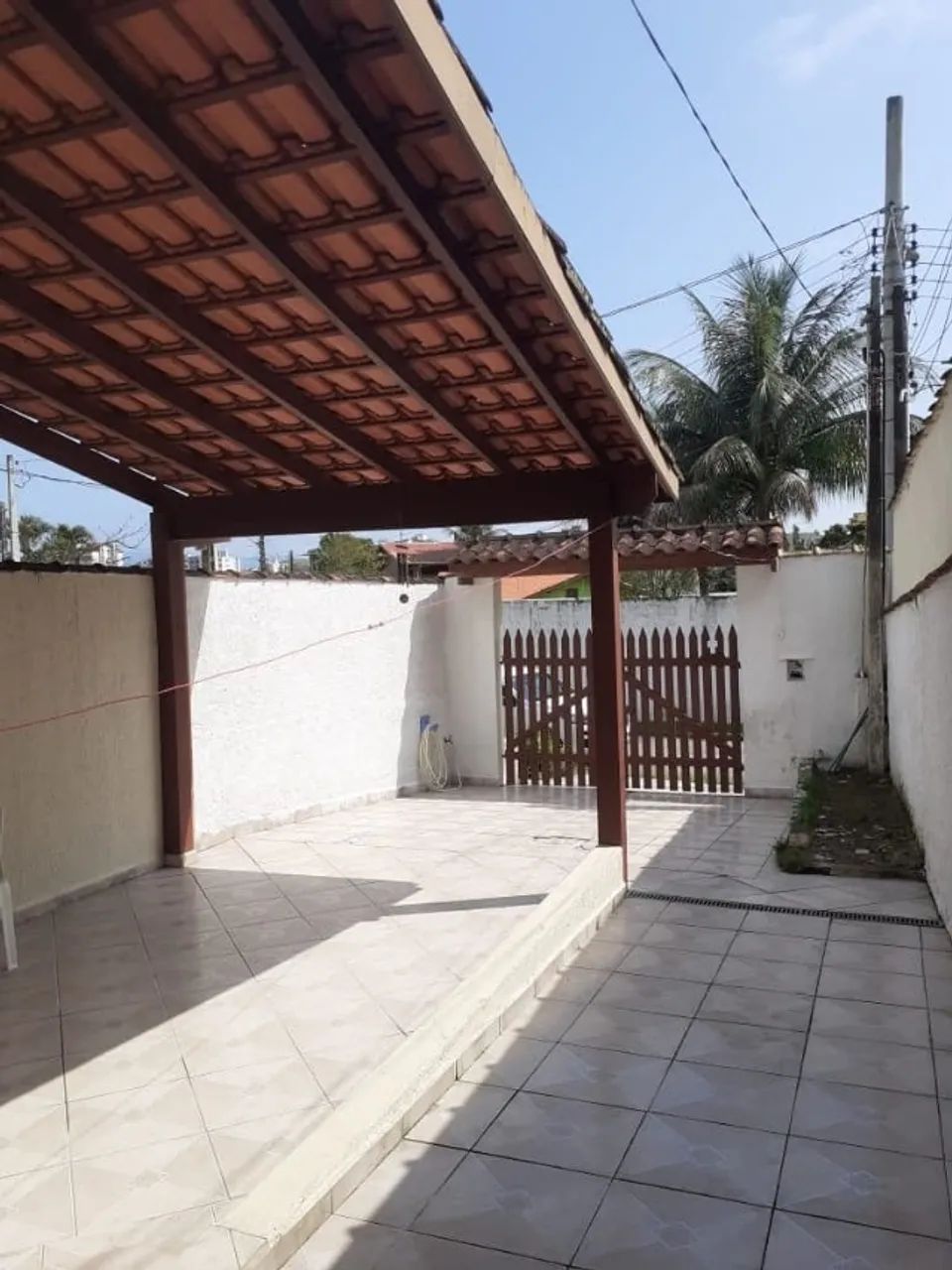 Casa com duas suites a 800 metros da praia Martim de Sá