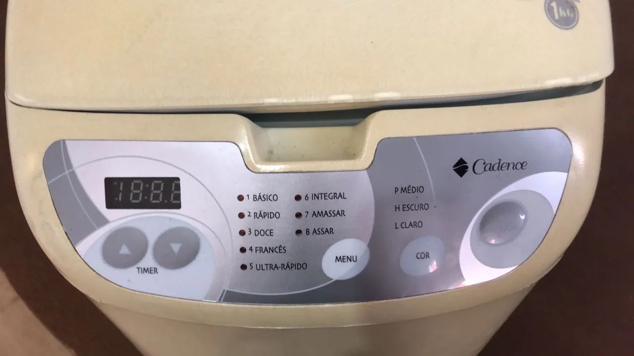 Máquina de Fazer Pão Cadence