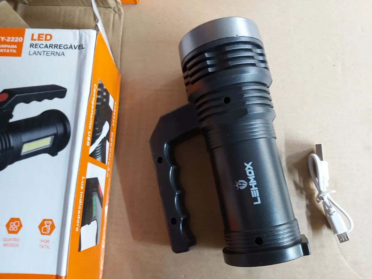 Queima de estoque: Lanterna Portátil Led Original Lemox Recarregável