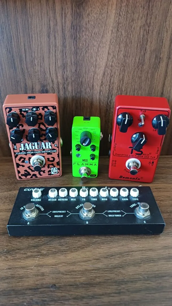 Pedais de guitarra: Jaguar, Mod Flamma e Demonfx Red