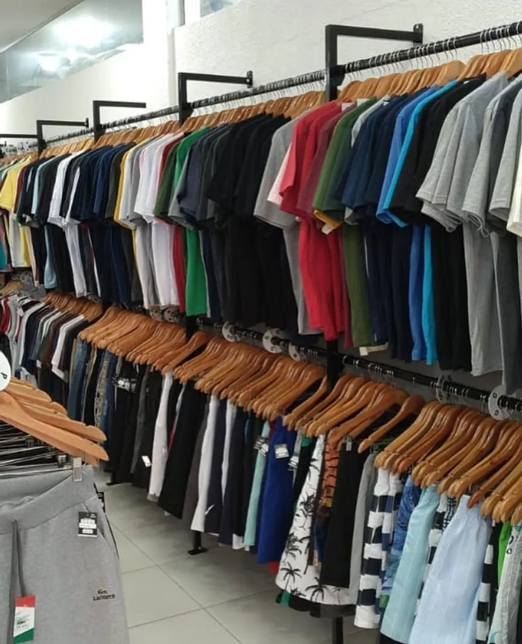 Arara industrial pra roupas em lojas ou closets