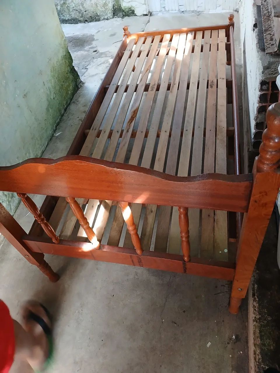 Cama de madeira maciça  com  colchão - Foto 3
