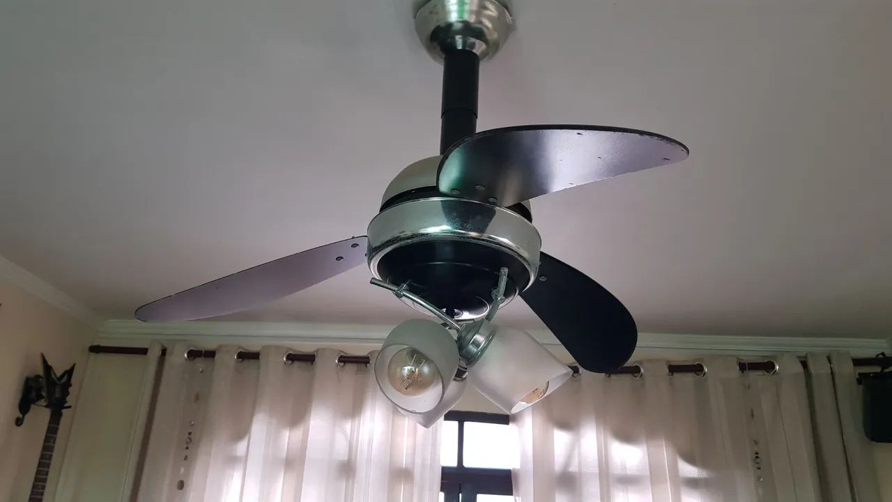Ventilador de teto super luxo.