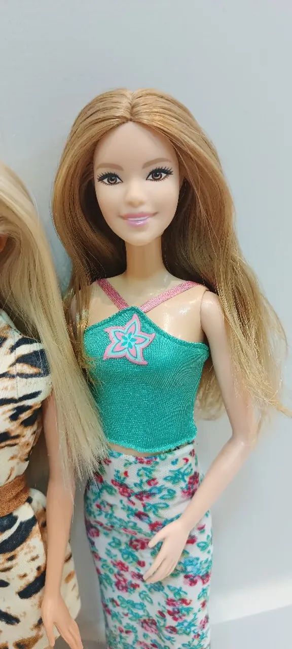 5 Bonecas Barbie - Diversas Roupas e Acessórios - Foto 4