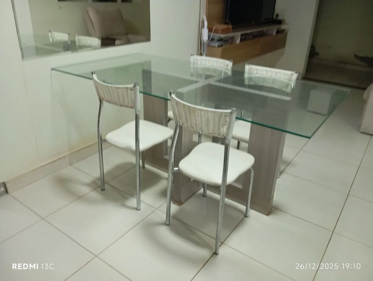 Mesa tampo de vidro/4 cadeiras64960522874369123