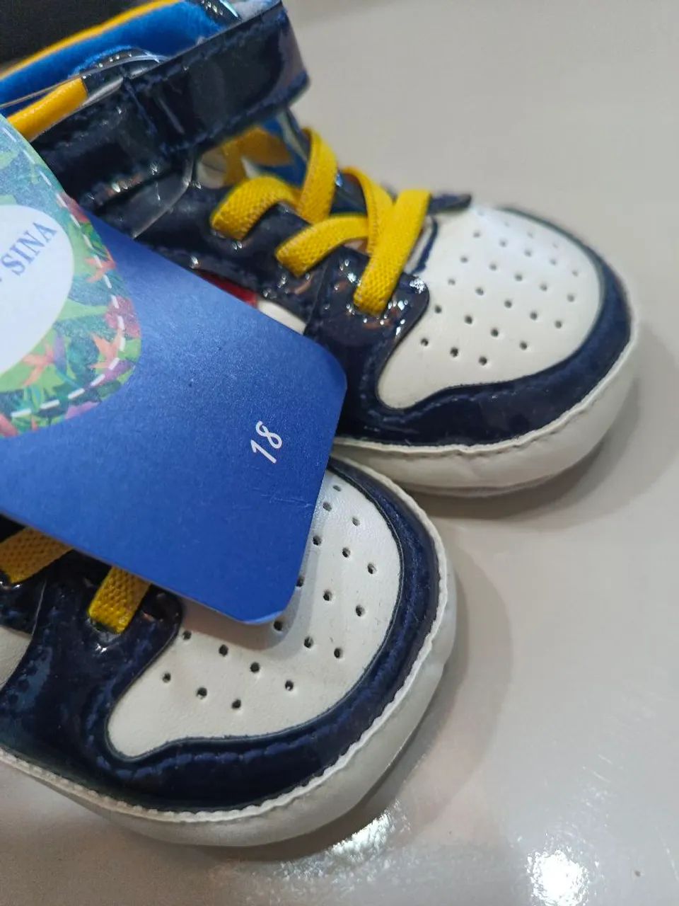Tênis Infantil - Azul, Vermelho, Amarelo e Branco - Foto 3