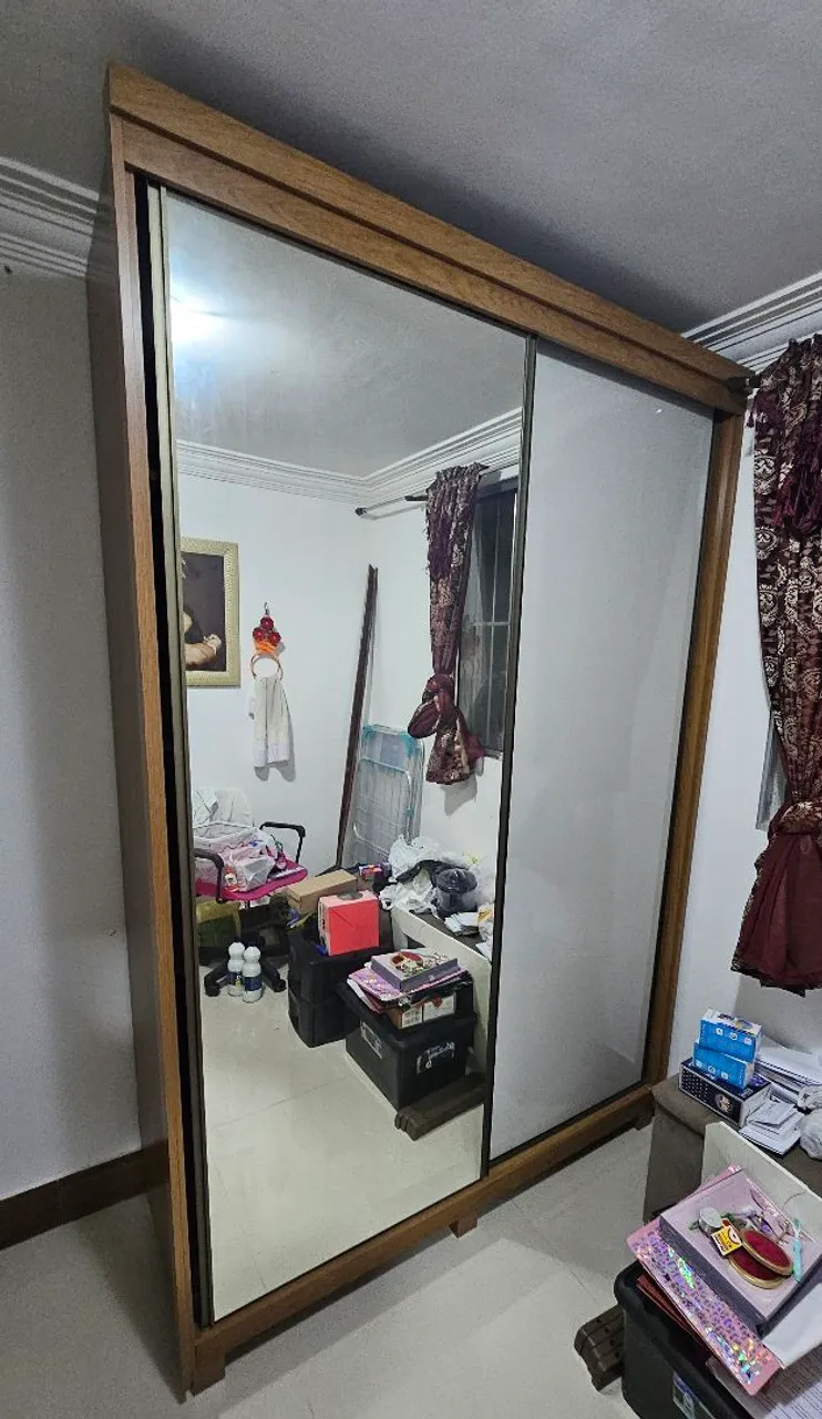 Guarda-Roupa com Espelho
