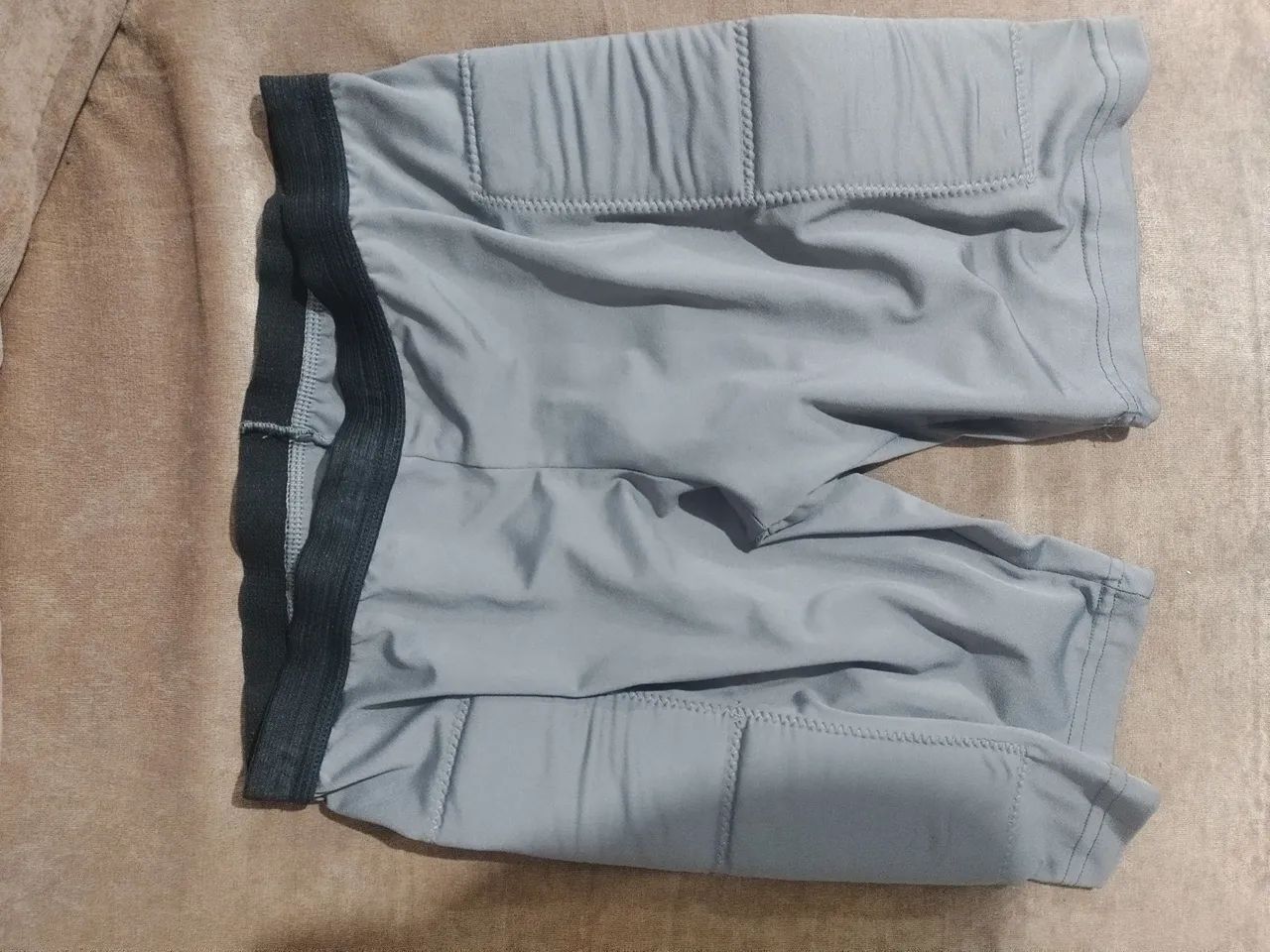 Shorts de Compressão Cinza com Proteção - Foto 4