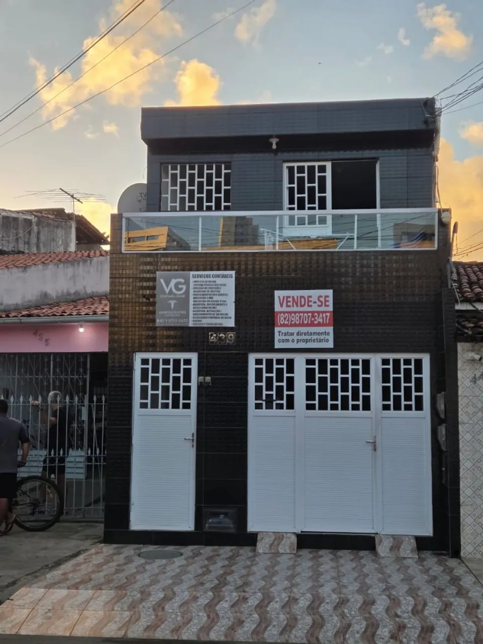 Vendo casa de primeira andar