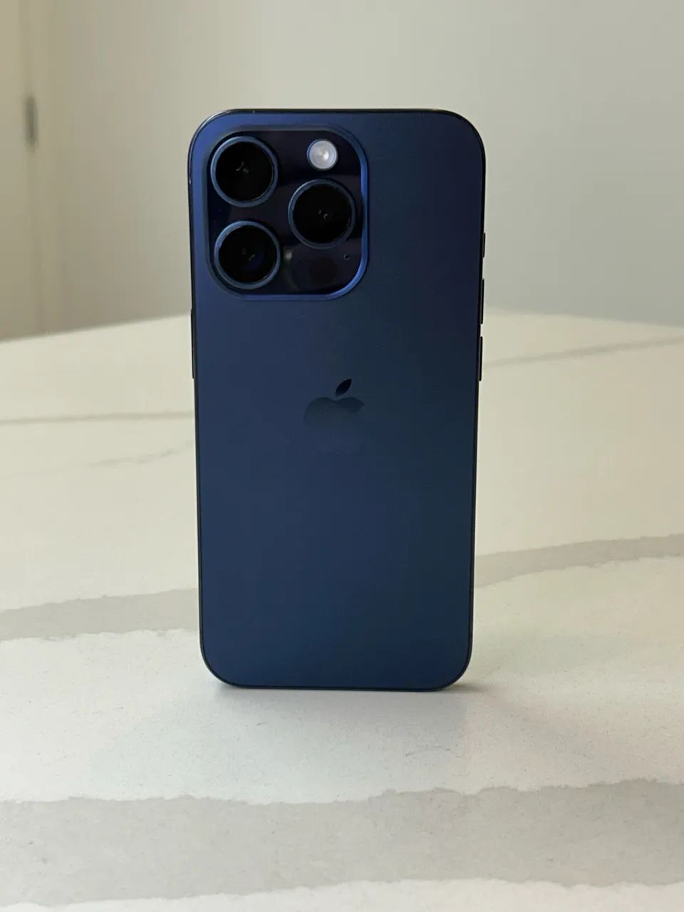 iPhone 15 pro 256gb - Sem desenhes - Celulares e Smartphones