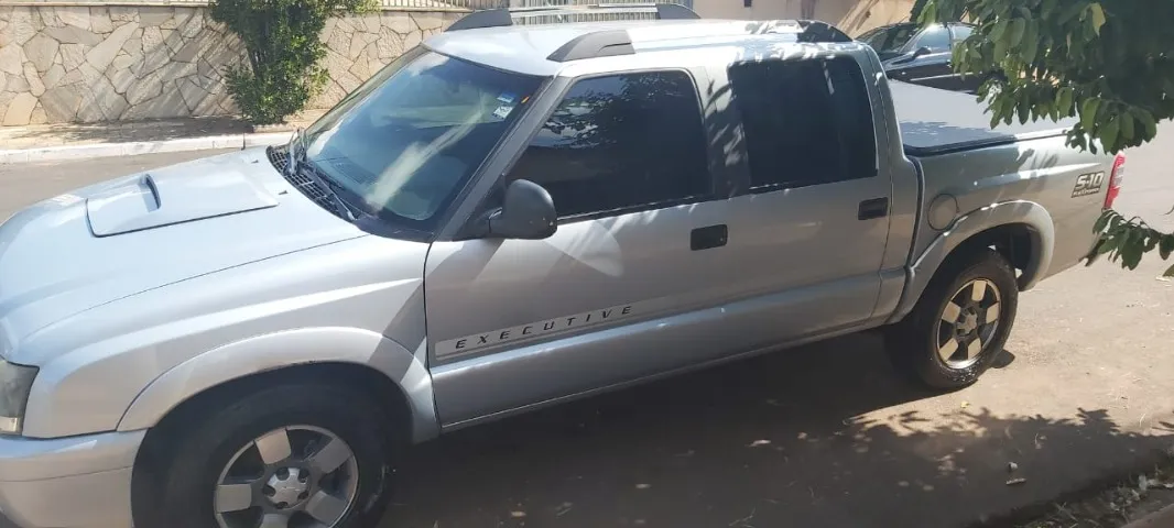 S10 Executive - impecável - 4 pneus novos - 2º dono