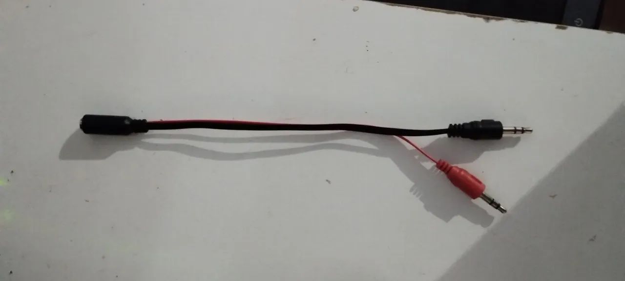 Cabo adaptador de áudio P2 usado - Foto 2