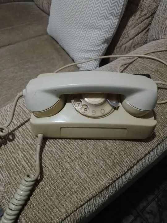 Telefone antigo de disco  ler descrição 