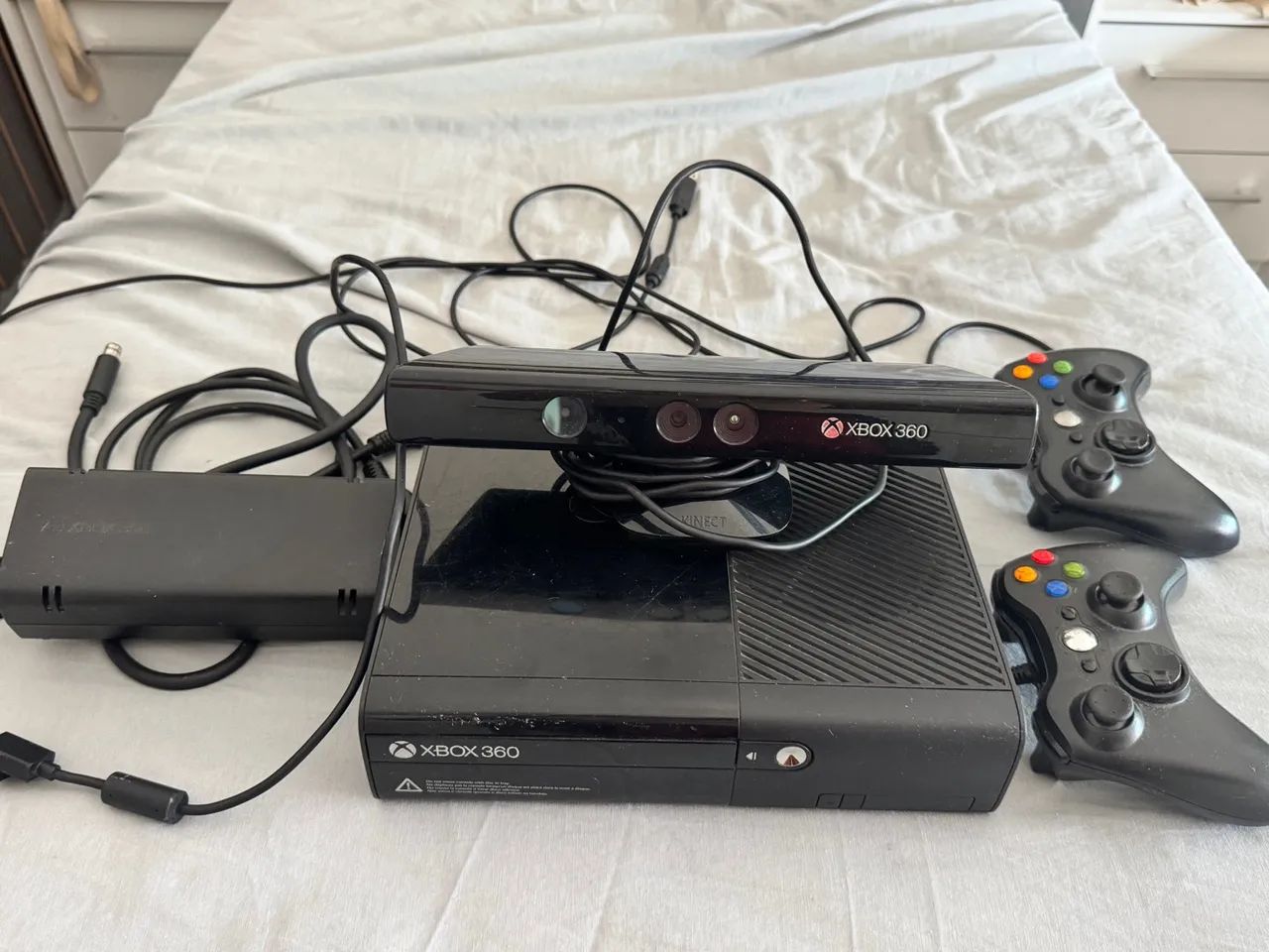 Xbox 360E com  2 Controles 512gb - Foto 2