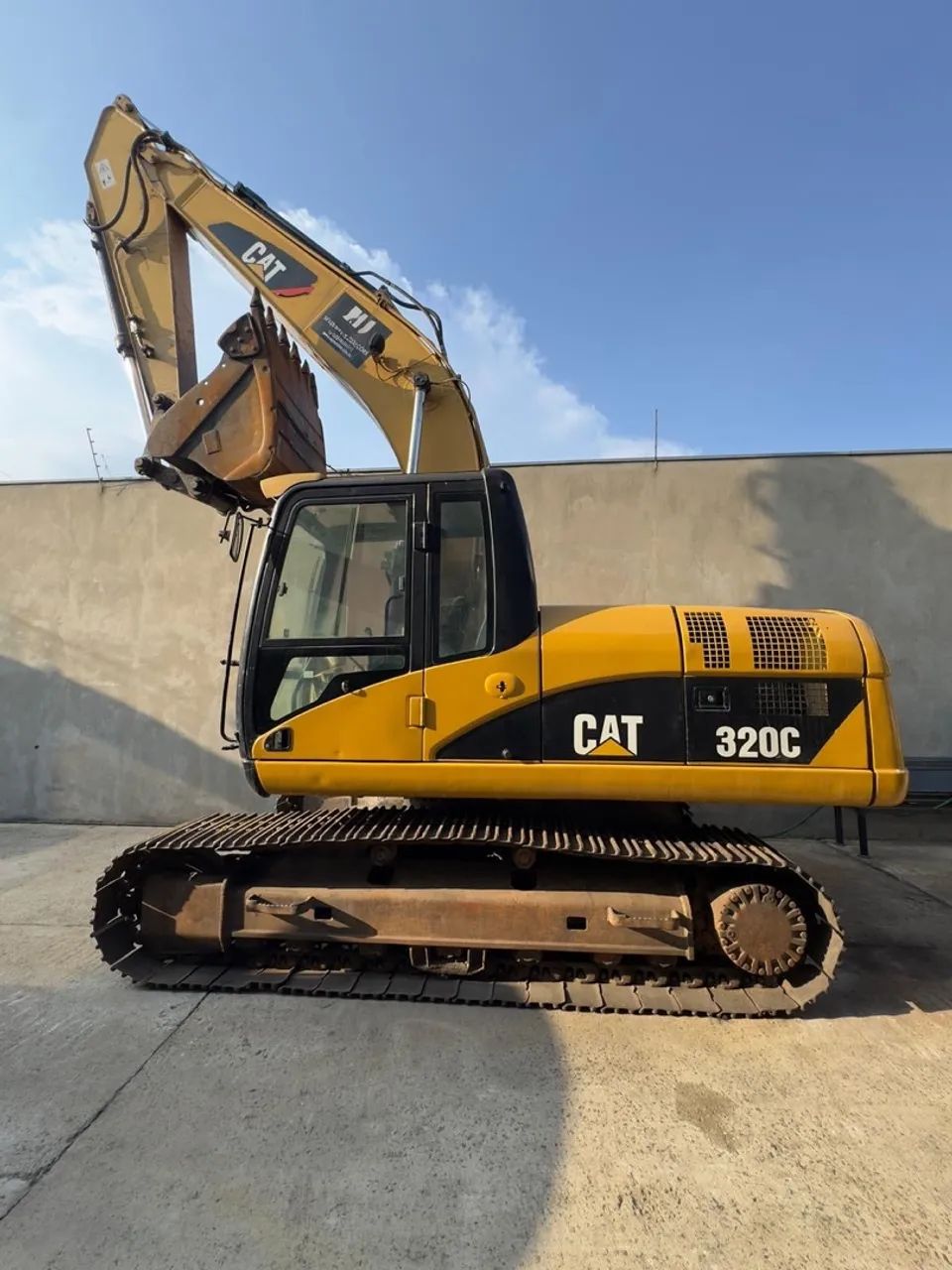 ESCAVADEIRA  CAT  320 / 2002  COM CAÇAMBA - Foto 2