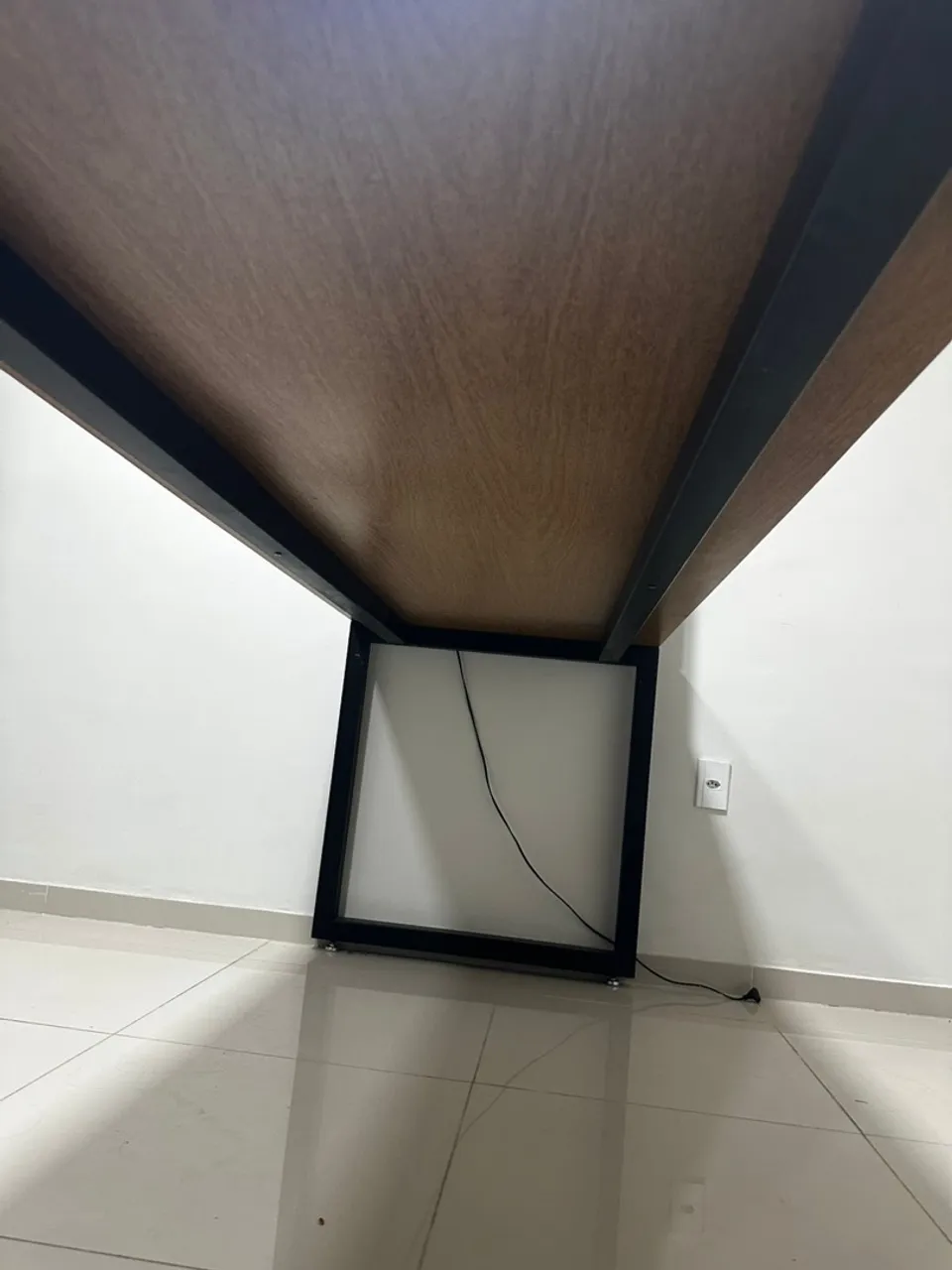 Mesa de escritório com design moderno 400 reais