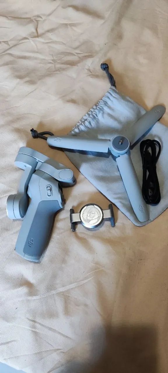 Kit Gimbal DJI Osmo Mobile 3 + Acessórios