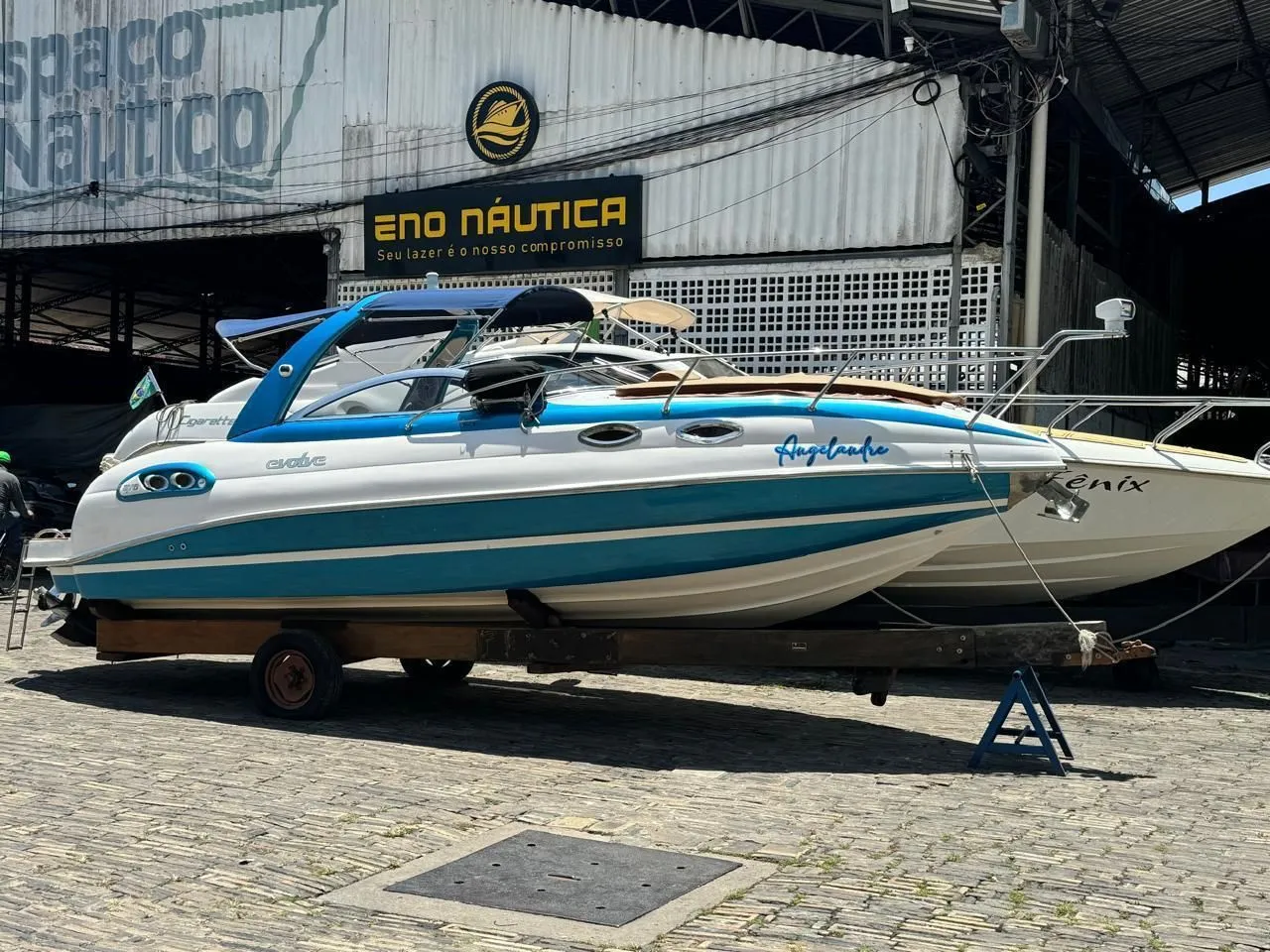 Vende-se uma lancha 