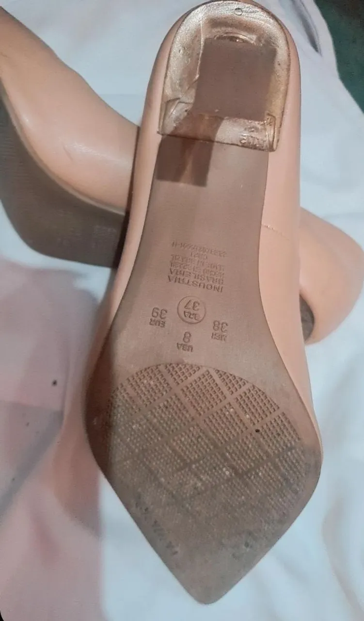 Sapatos de Salto Bege - Tamanho 37