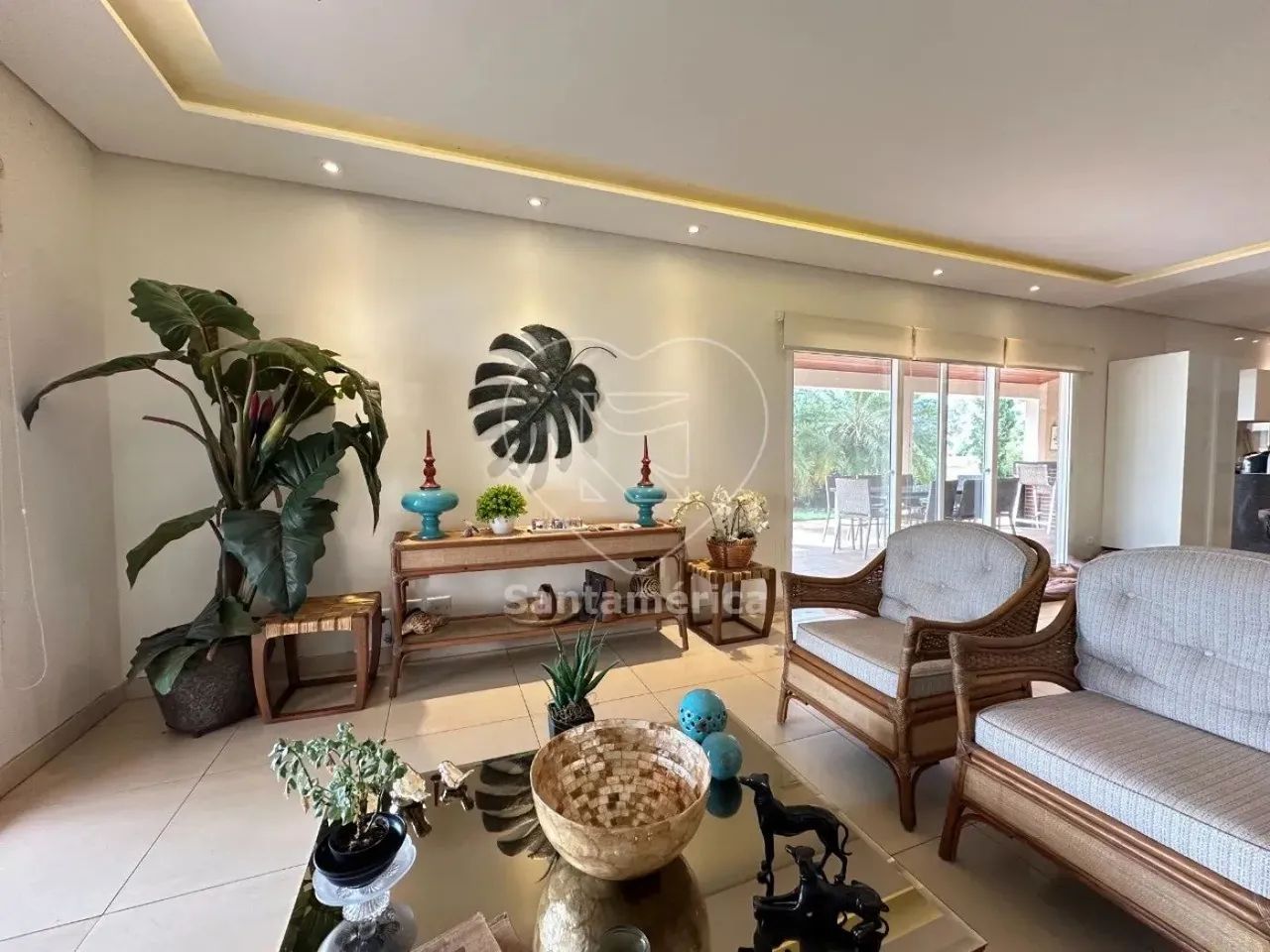 Casa em condomínio com 243,59m² privativos para venda em Cambé