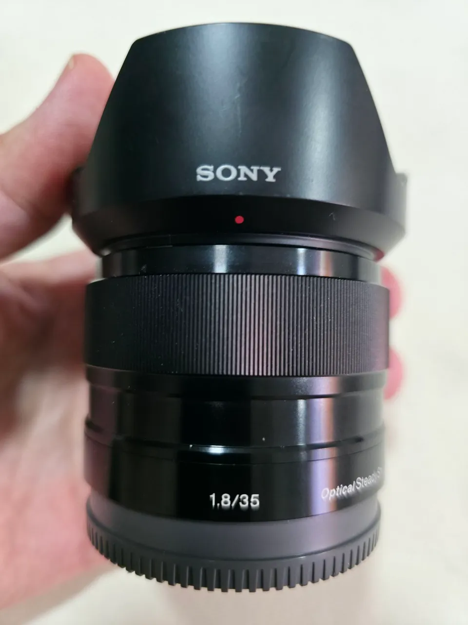 Lente Sony 35mm f/1.8 OSS - Perfeita para fotos e vídeos!
