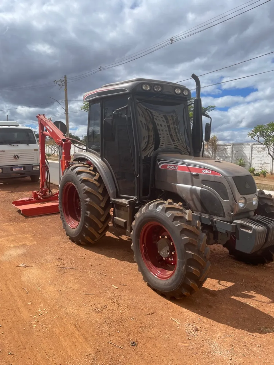 Alugo Trator Agrale 5085.4