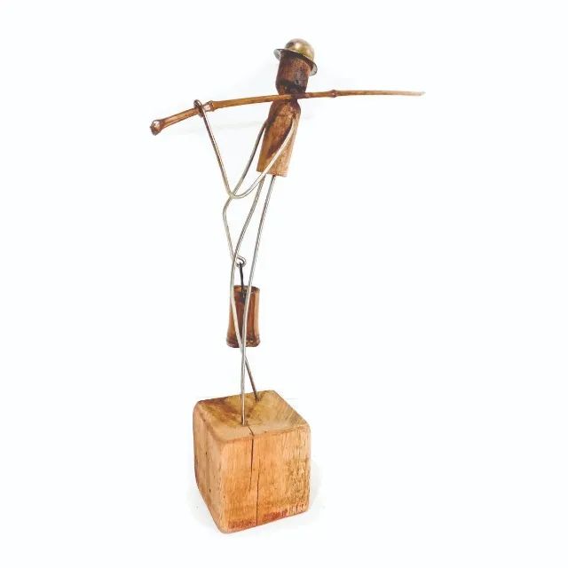 Escultura Rústica de Pescador - Arte Sustentável e Cheia de História - Foto 3