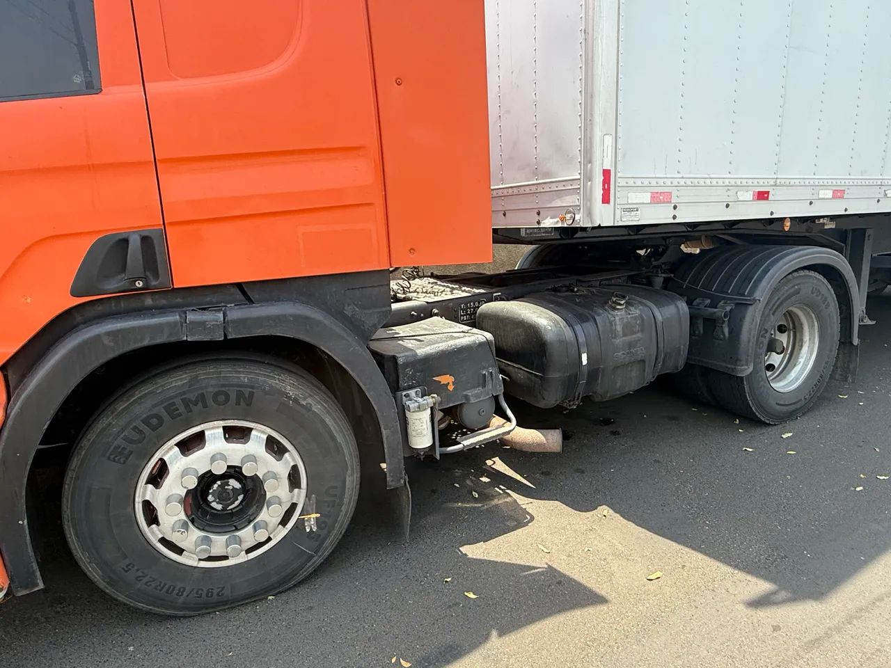 Scania P340 - Ano 2006  - Foto 8